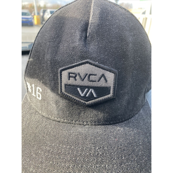 RVCA #16 Trucker Hat - Black MID FIT - Picture 2 of 8